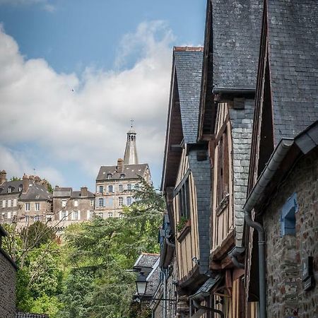 Hôtel particulier Le Mercier de Montigny -Une nuit sur les remparts- Fougères Extérieur photo