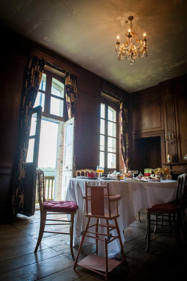 Hôtel particulier Le Mercier de Montigny -Une nuit sur les remparts- Fougères Extérieur photo