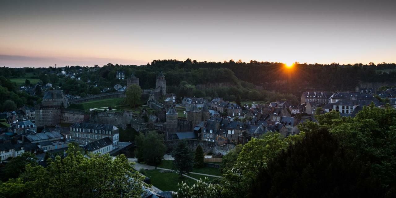 Hôtel particulier Le Mercier de Montigny -Une nuit sur les remparts- Fougères Extérieur photo