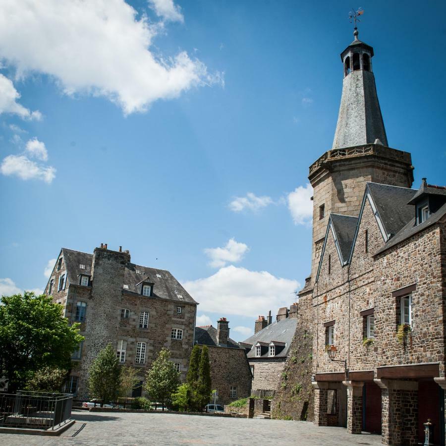 Hôtel particulier Le Mercier de Montigny -Une nuit sur les remparts- Fougères Extérieur photo