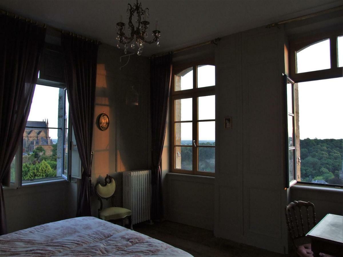 Hôtel particulier Le Mercier de Montigny -Une nuit sur les remparts- Fougères Extérieur photo